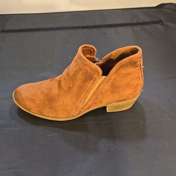 SO LOW BLOCK-HEEL SLIP-ON STYLE BOOTIE - Picture 11 of 15